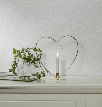 Bordsdekoration Hjärta med led-ljus, en produkt från Nya Musik som utvecklar och engagerar människor i alla åldrar.