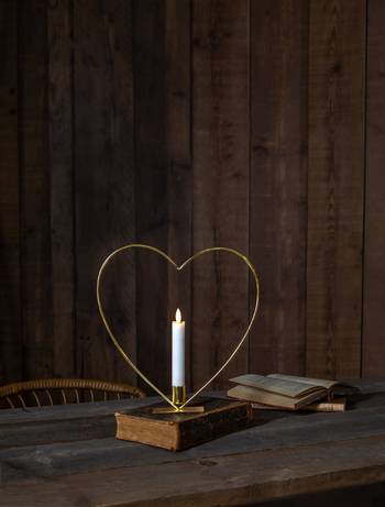 Bordsdekoration Hjärta med led-ljus, en produkt från Nya Musik som utvecklar och engagerar människor i alla åldrar.