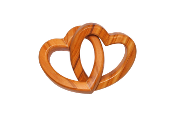 Sammanflätade hjärtan - Olivträ - Stort, en produkt från Nya Musik som utvecklar och engagerar människor i alla åldrar.