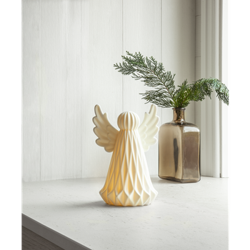 Ängel i porslin med led-ljus, en produkt från Nya Musik som utvecklar och engagerar människor i alla åldrar.