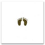 Dubbelt kort - Barnfötter - guld, en produkt från Nya Musik som utvecklar och engagerar människor i alla åldrar.