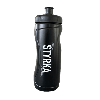 Sportflaska – Styrka, svart, en produkt från Nya Musik som utvecklar och engagerar människor i alla åldrar.
