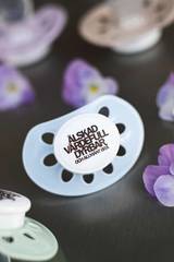 Napp - Älskad, värdefull, dyrbar.  - Ljusblå, en produkt från Nya Musik som utvecklar och engagerar människor i alla åldrar.