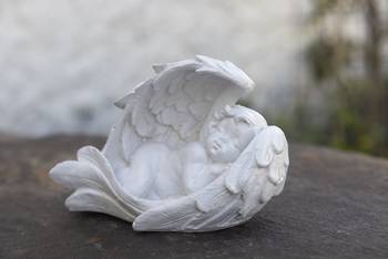 Ängel - Liggande i vingar, en produkt från Nya Musik som utvecklar och engagerar människor i alla åldrar.