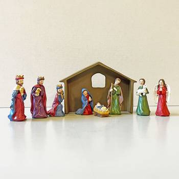 Julkrubba med stall - 5 cm, en produkt från Nya Musik som utvecklar och engagerar människor i alla åldrar.