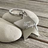 Nyckelring - Stjärna - Älskad, unik, värdefull - Metall, en produkt från Nya Musik som utvecklar och engagerar människor i alla åldrar.