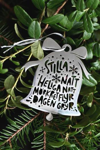 Hängdekoration - Stilla natt, en produkt från Nya Musik som utvecklar och engagerar människor i alla åldrar.