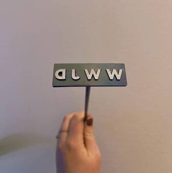 Brännjärn WWJD, en produkt från Nya Musik som utvecklar och engagerar människor i alla åldrar.