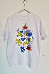 T-shirt - Unisex, vit, Alpha Youth, en produkt från Nya Musik som utvecklar och engagerar människor i alla åldrar.