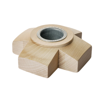 Dopljusstake i björk- kors, till rakt ljus, en produkt från Nya Musik som utvecklar och engagerar människor i alla åldrar.