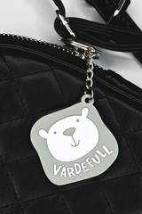 Nyckelring i mjuk silikon - Värdefull - björn, en produkt från Nya Musik som utvecklar och engagerar människor i alla åldrar.