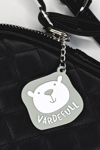 Nyckelring i mjuk silikon - Värdefull - björn, en produkt från Nya Musik som utvecklar och engagerar människor i alla åldrar.