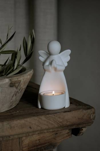 Ljusstake - Skyddsängel - Inkl. gåvobox, en produkt från Nya Musik som utvecklar och engagerar människor i alla åldrar.