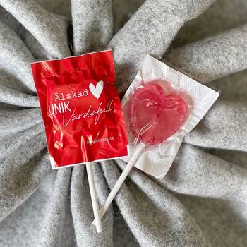 Godisklubba - Hjärta - Jordgubb, en produkt från Nya Musik som utvecklar och engagerar människor i alla åldrar.