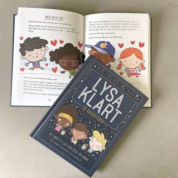 Lysa klart - En andaktsbok, en produkt från Nya Musik som utvecklar och engagerar människor i alla åldrar.