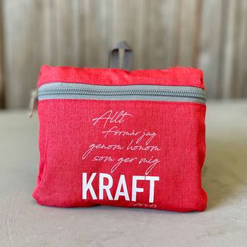 Ryggsäck - Hopvikbar - Allt förmår jag - Röd, en produkt från Nya Musik som utvecklar och engagerar människor i alla åldrar.