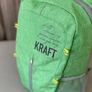 Ryggsäck - Hopvikbar - Allt förmår jag - Grön, en produkt från Nya Musik som utvecklar och engagerar människor i alla åldrar.