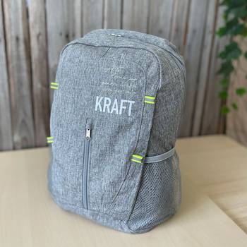 Ryggsäck - Hopvikbar - Allt förmår jag - Grå, en produkt från Nya Musik som utvecklar och engagerar människor i alla åldrar.