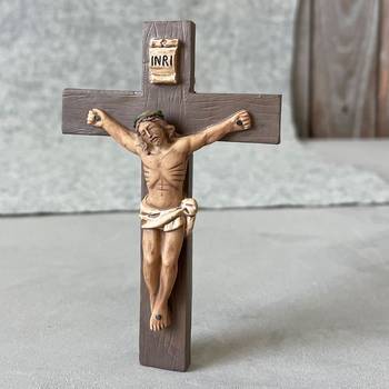 Krucifix för vägg, en produkt från Nya Musik som utvecklar och engagerar människor i alla åldrar.