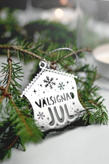 Hängdekoration - Välsignad jul, en produkt från Nya Musik som utvecklar och engagerar människor i alla åldrar.