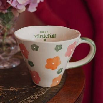 Mugg - Du är värdefull, en produkt från Nya Musik som utvecklar och engagerar människor i alla åldrar.