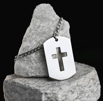 Halssmycke - Kors, en produkt från Nya Musik som utvecklar och engagerar människor i alla åldrar.