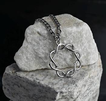 Halssmycke - Törnkronan, en produkt från Nya Musik som utvecklar och engagerar människor i alla åldrar.