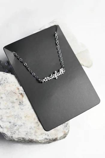 Halssmycke - Värdefull, en produkt från Nya Musik som utvecklar och engagerar människor i alla åldrar.