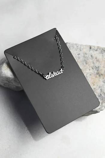 Halssmycke - Älskad, en produkt från Nya Musik som utvecklar och engagerar människor i alla åldrar.