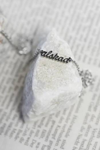 Halssmycke - Älskad, en produkt från Nya Musik som utvecklar och engagerar människor i alla åldrar.