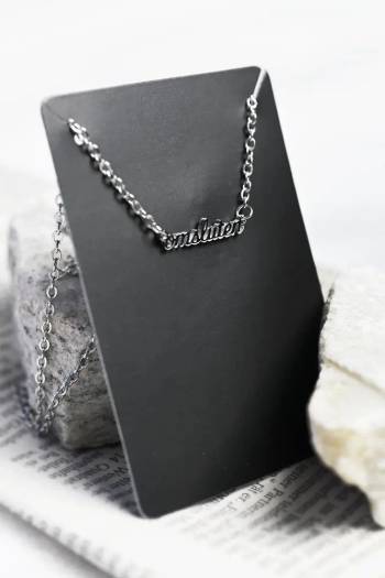 Halssmycke - Omsluten, en produkt från Nya Musik som utvecklar och engagerar människor i alla åldrar.