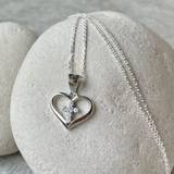 Halssmycke – Hjärta/kors, en produkt från Nya Musik som utvecklar och engagerar människor i alla åldrar.