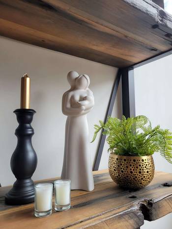 Skulptur – Familj med barn, en produkt från Nya Musik som utvecklar och engagerar människor i alla åldrar.