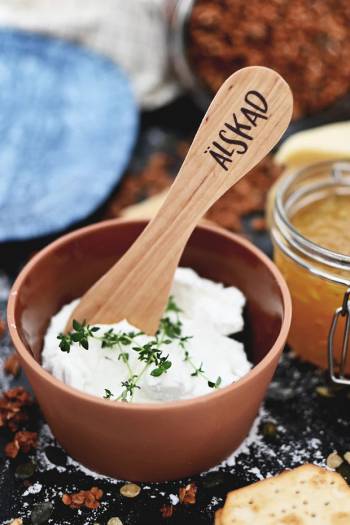 Smörkniv: Älskad, en produkt från Nya Musik som utvecklar och engagerar människor i alla åldrar.