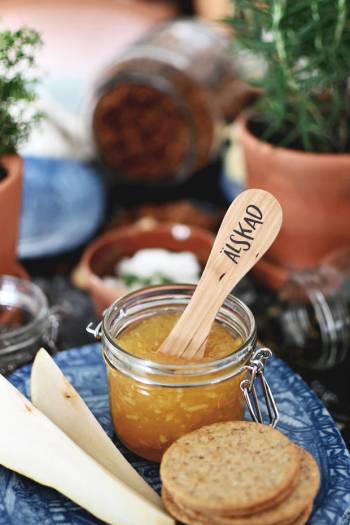 Smörkniv: Älskad, en produkt från Nya Musik som utvecklar och engagerar människor i alla åldrar.