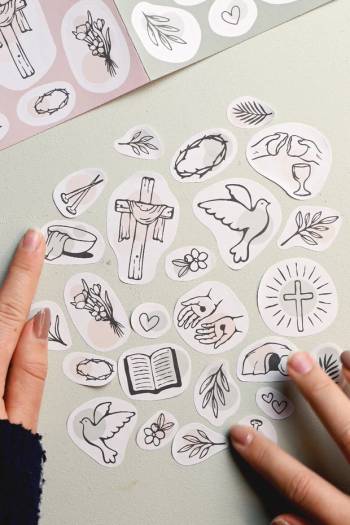 Klistermärkesark: Påsken, en produkt från Nya Musik som utvecklar och engagerar människor i alla åldrar.