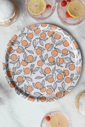 Stor serveringsbricka - Love is kind, en produkt från Nya Musik som utvecklar och engagerar människor i alla åldrar.