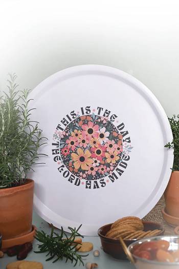 Stor serveringsbricka - This is the day that the Lord has made, en produkt från Nya Musik som utvecklar och engagerar människor i alla åldrar.