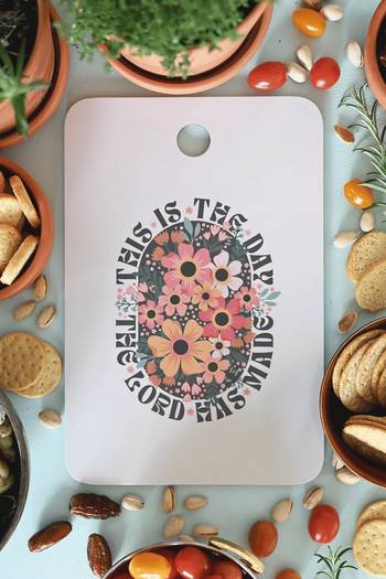 Serveringsbräda - This is the day that the Lord has made, en produkt från Nya Musik som utvecklar och engagerar människor i alla åldrar.