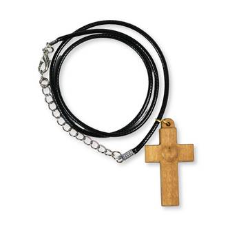 Halsband – Kors med hjärta - Olivträ, en produkt från Nya Musik som utvecklar och engagerar människor i alla åldrar.