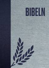 Bibel 2026 slim – blixtlås, en produkt från Nya Musik som utvecklar och engagerar människor i alla åldrar.
