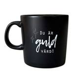 Mugg – Svart, du är guld värd, en produkt från Nya Musik som utvecklar och engagerar människor i alla åldrar.