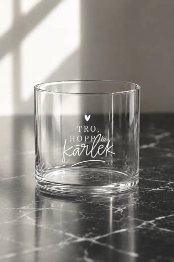 Ljuslykta: Tro, hopp & kärlek, en produkt från Nya Musik som utvecklar och engagerar människor i alla åldrar.