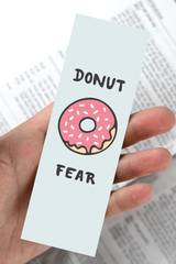 Kort/bokmärke - Donut fear, en produkt från Nya Musik som utvecklar och engagerar människor i alla åldrar.