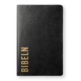 Bibel 2026 Slimline - Bonded leather Svart, en produkt från Nya Musik som utvecklar och engagerar människor i alla åldrar.