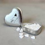 Plåtask med mintpastiller – Silver, hjärta, en produkt från Nya Musik som utvecklar och engagerar människor i alla åldrar.