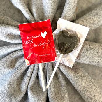 Godisklubba - Hjärta - Salmiak, en produkt från Nya Musik som utvecklar och engagerar människor i alla åldrar.