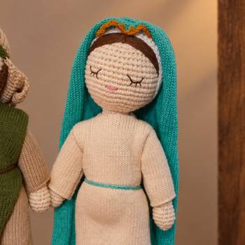 Handvirkade krubbfigurer - Josef, Maria och Jesusbarnet, en produkt från Nya Musik som utvecklar och engagerar människor i alla åldrar.