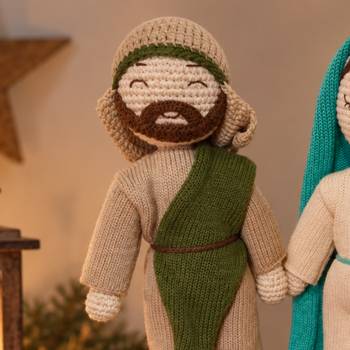 Handvirkade krubbfigurer - Josef, Maria och Jesusbarnet, en produkt från Nya Musik som utvecklar och engagerar människor i alla åldrar.