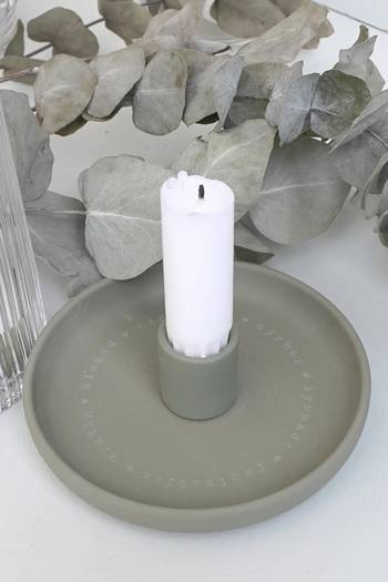 Ljusstake - Älskad, värdefull, dyrbar - Grön, en produkt från Nya Musik som utvecklar och engagerar människor i alla åldrar.